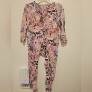 Posh peanut ruffled footies